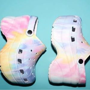 SIZE 9 (39) CAPE ROBBIN PASTEL SKY HIGH TYE-DYE GARDENER CLOGS